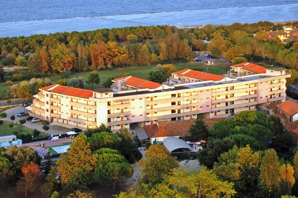 Costa Paradiso, Lido Adriano